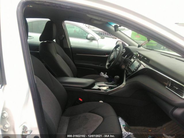 Photo 4 VIN: 4T1B11HK5JU631818 - TOYOTA CAMRY 