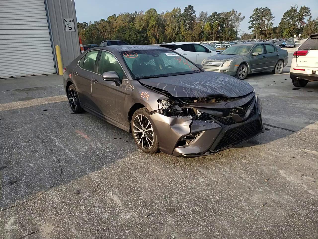 Photo 10 VIN: 4T1B11HK5JU663930 - TOYOTA CAMRY 