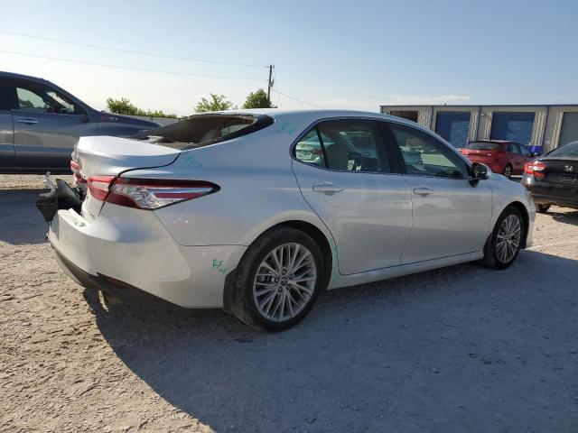 Photo 2 VIN: 4T1B11HK6JU010653 - TOYOTA CAMRY 