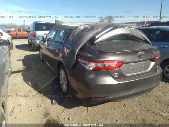 Photo 2 VIN: 4T1B11HK6JU028084 - TOYOTA CAMRY 