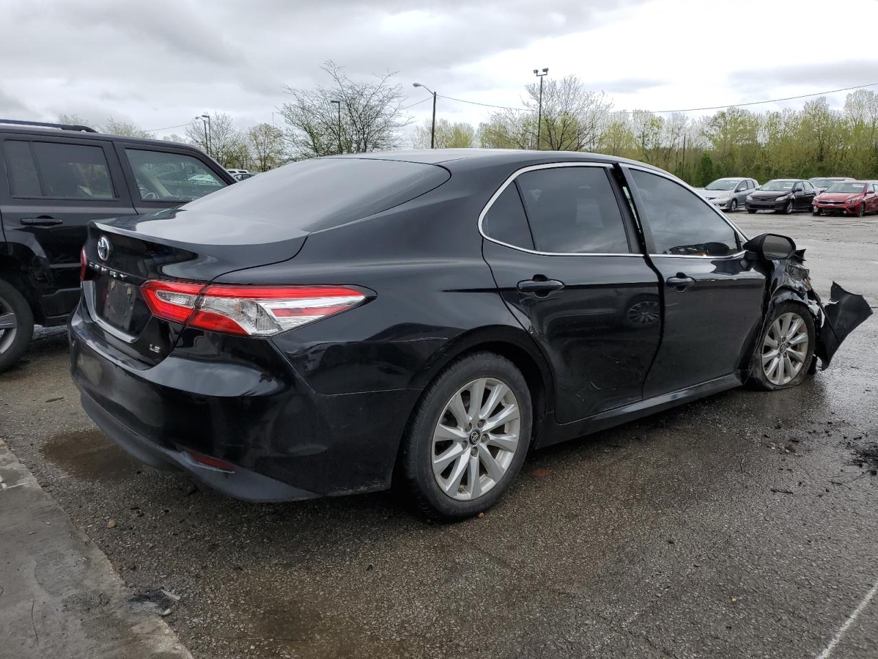 Photo 2 VIN: 4T1B11HK6JU036136 - TOYOTA CAMRY 