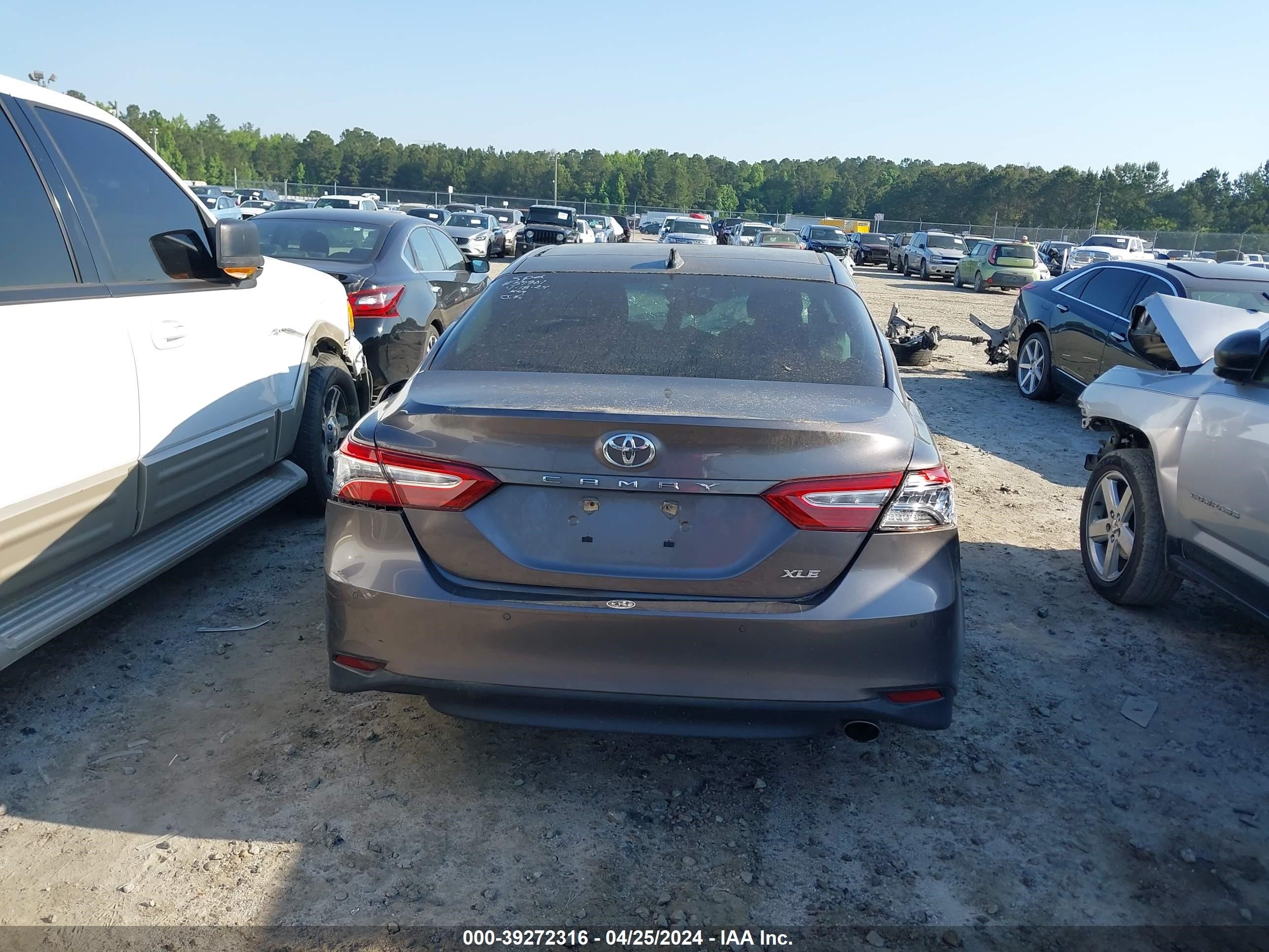 Photo 15 VIN: 4T1B11HK6JU039067 - TOYOTA CAMRY 