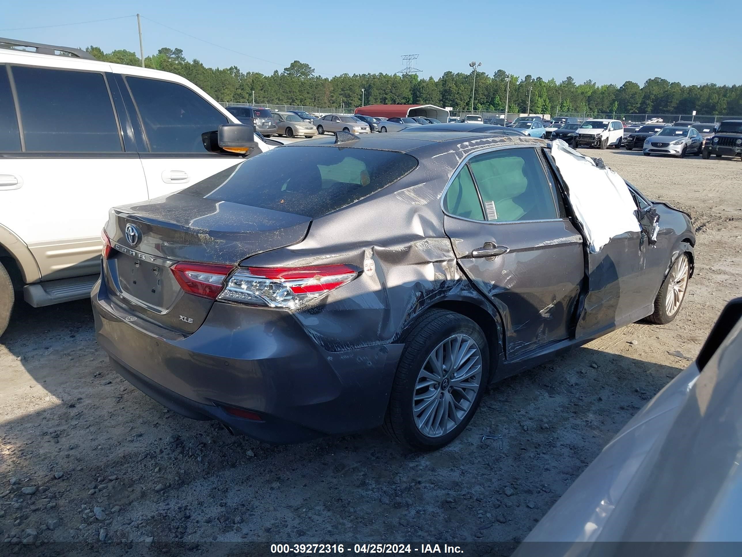 Photo 3 VIN: 4T1B11HK6JU039067 - TOYOTA CAMRY 