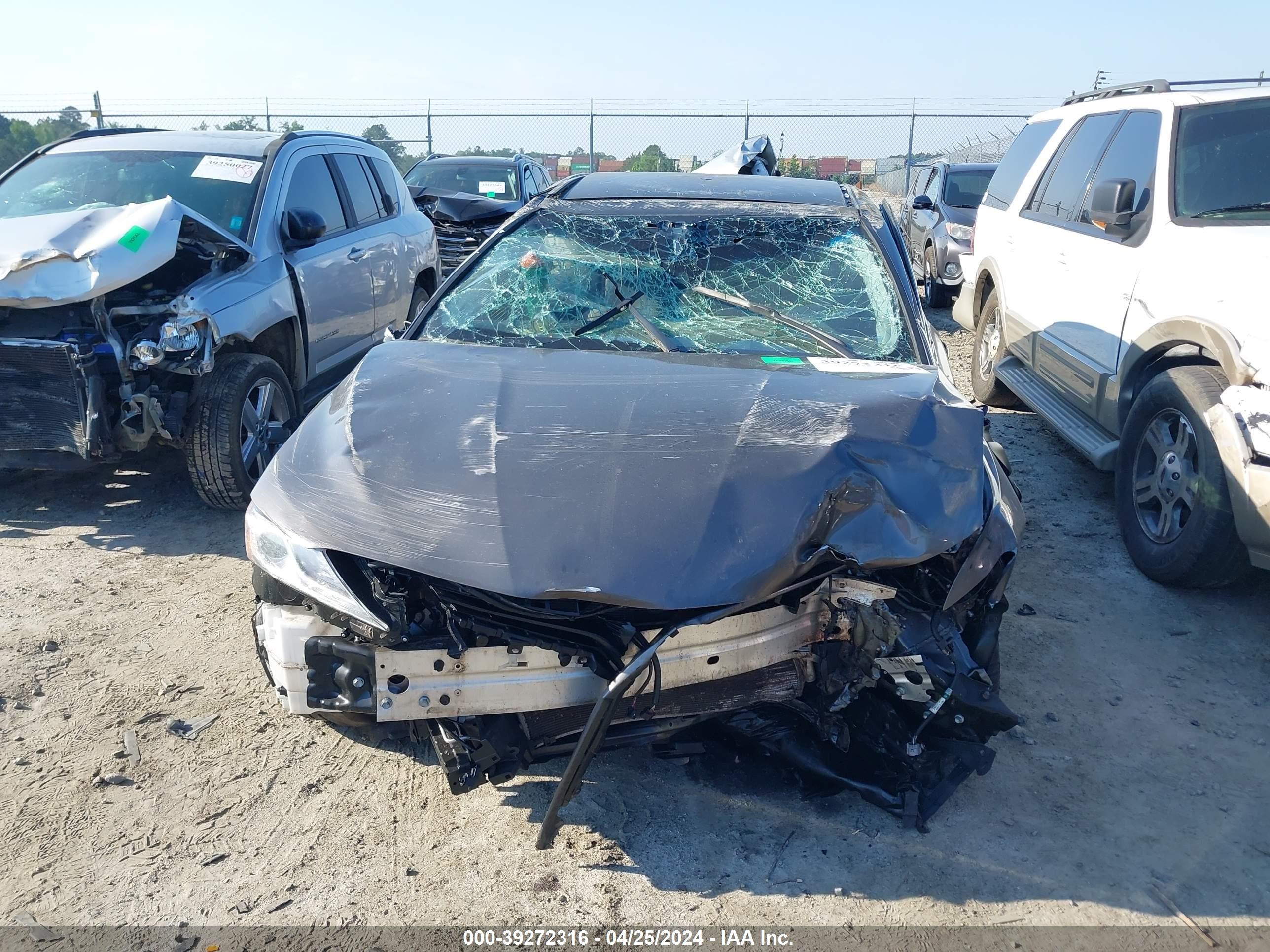 Photo 5 VIN: 4T1B11HK6JU039067 - TOYOTA CAMRY 