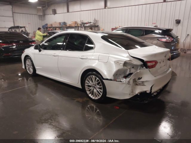 Photo 2 VIN: 4T1B11HK6JU040204 - TOYOTA CAMRY 