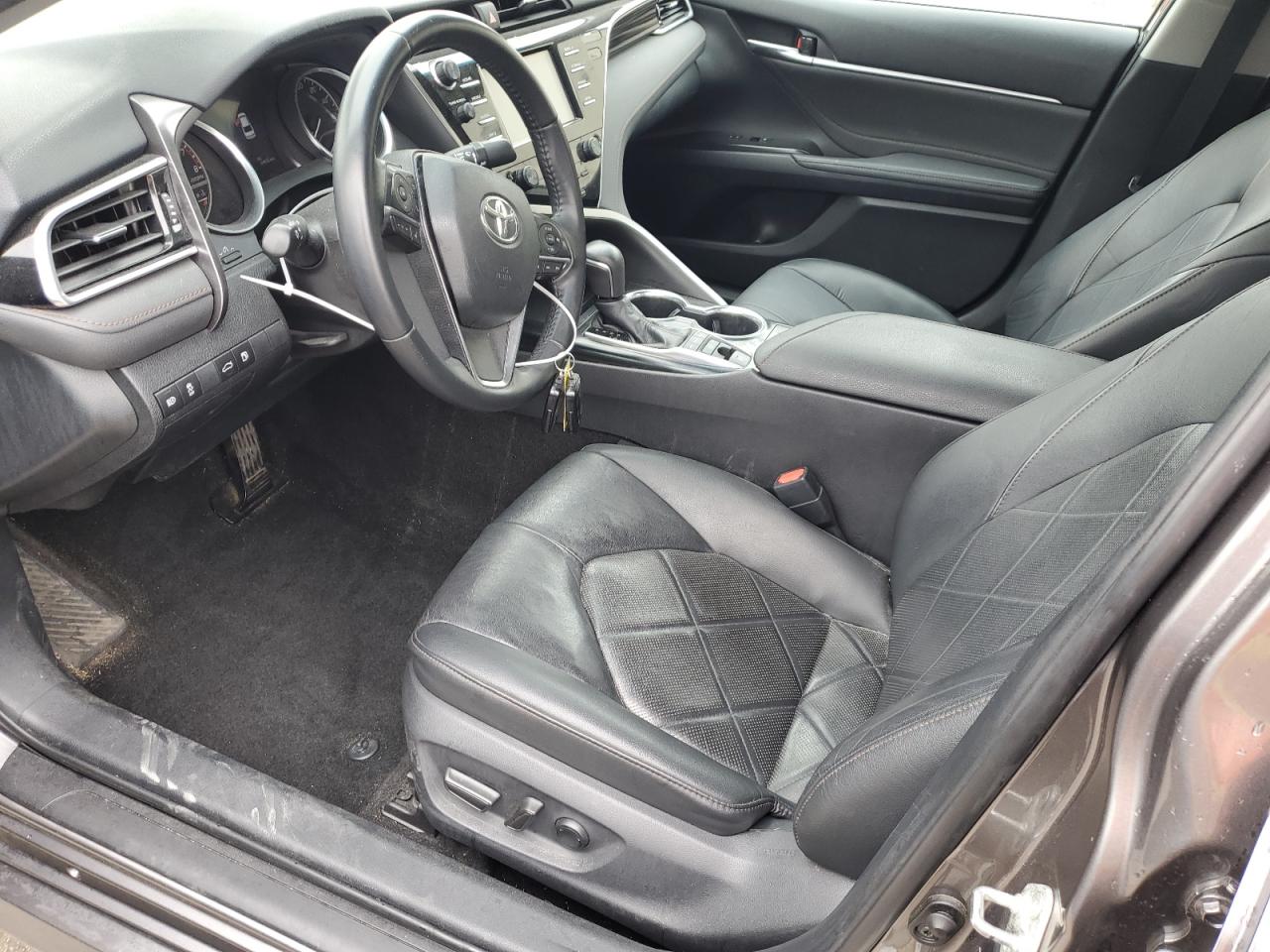 Photo 6 VIN: 4T1B11HK6JU040641 - TOYOTA CAMRY 