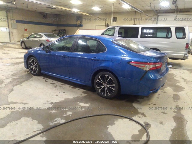 Photo 2 VIN: 4T1B11HK6JU048965 - TOYOTA CAMRY 