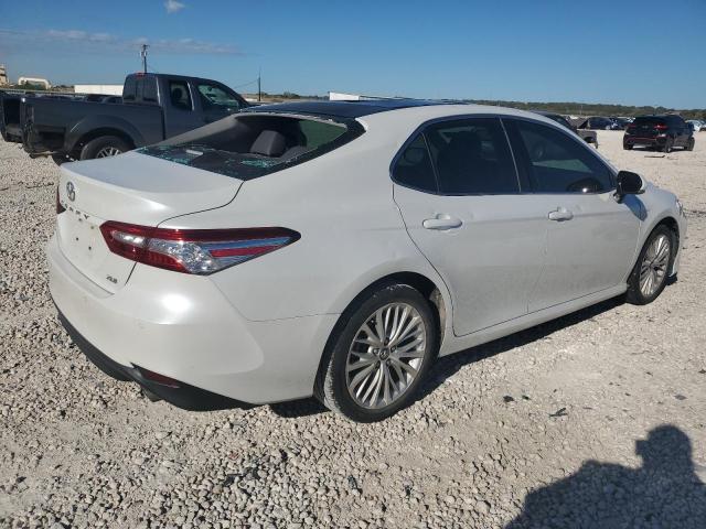 Photo 2 VIN: 4T1B11HK6JU049260 - TOYOTA CAMRY 