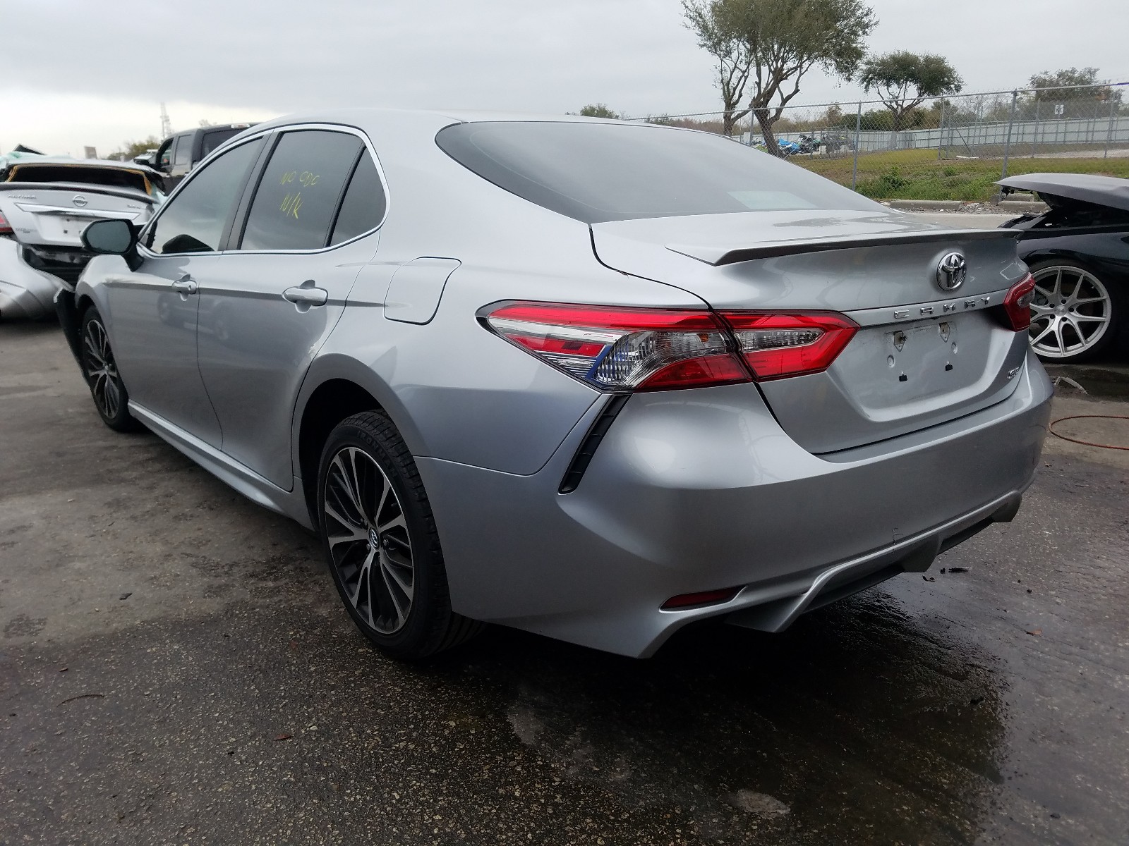 Photo 2 VIN: 4T1B11HK6JU063207 - TOYOTA CAMRY L 