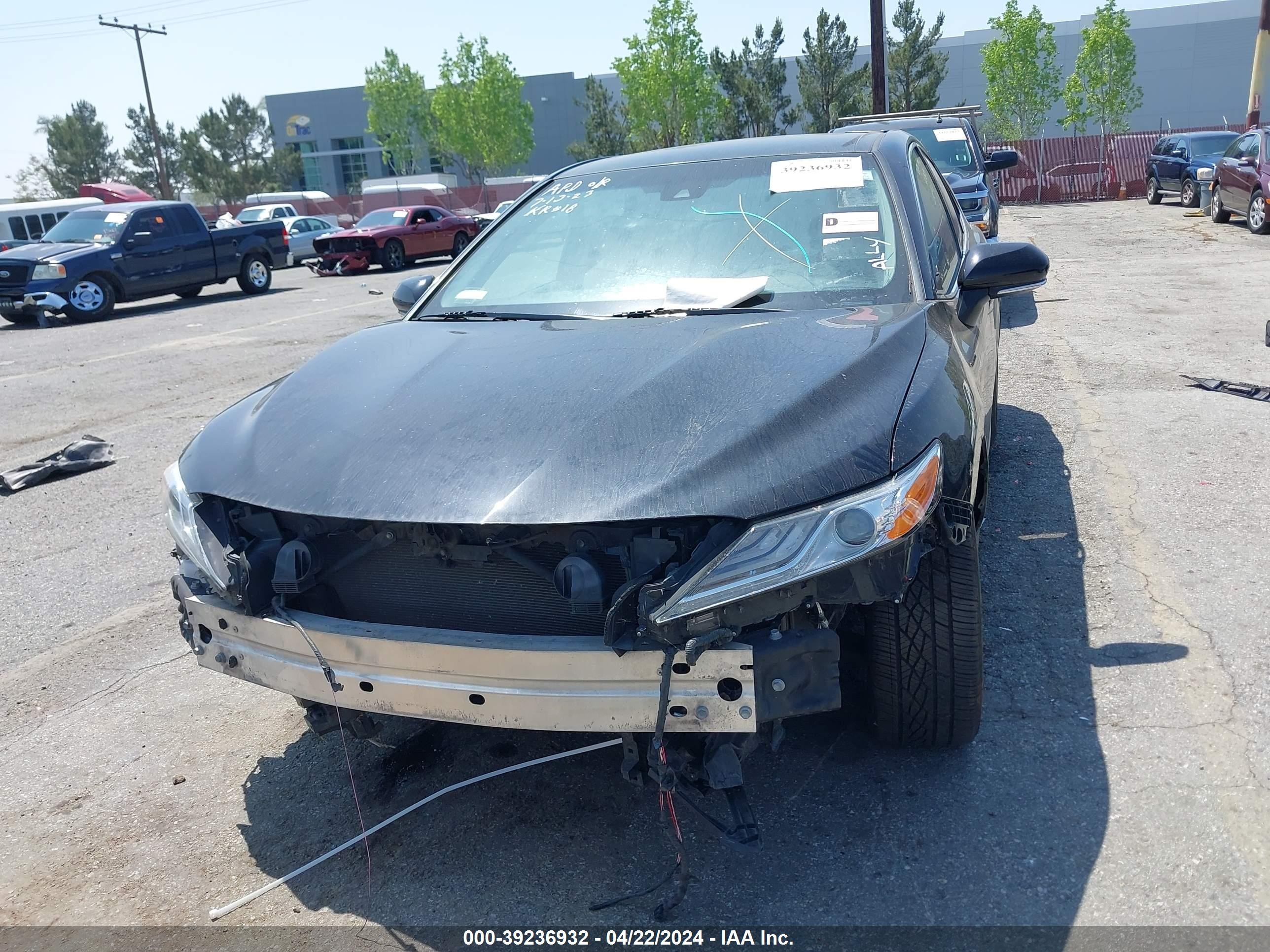 Photo 11 VIN: 4T1B11HK6JU064390 - TOYOTA CAMRY 