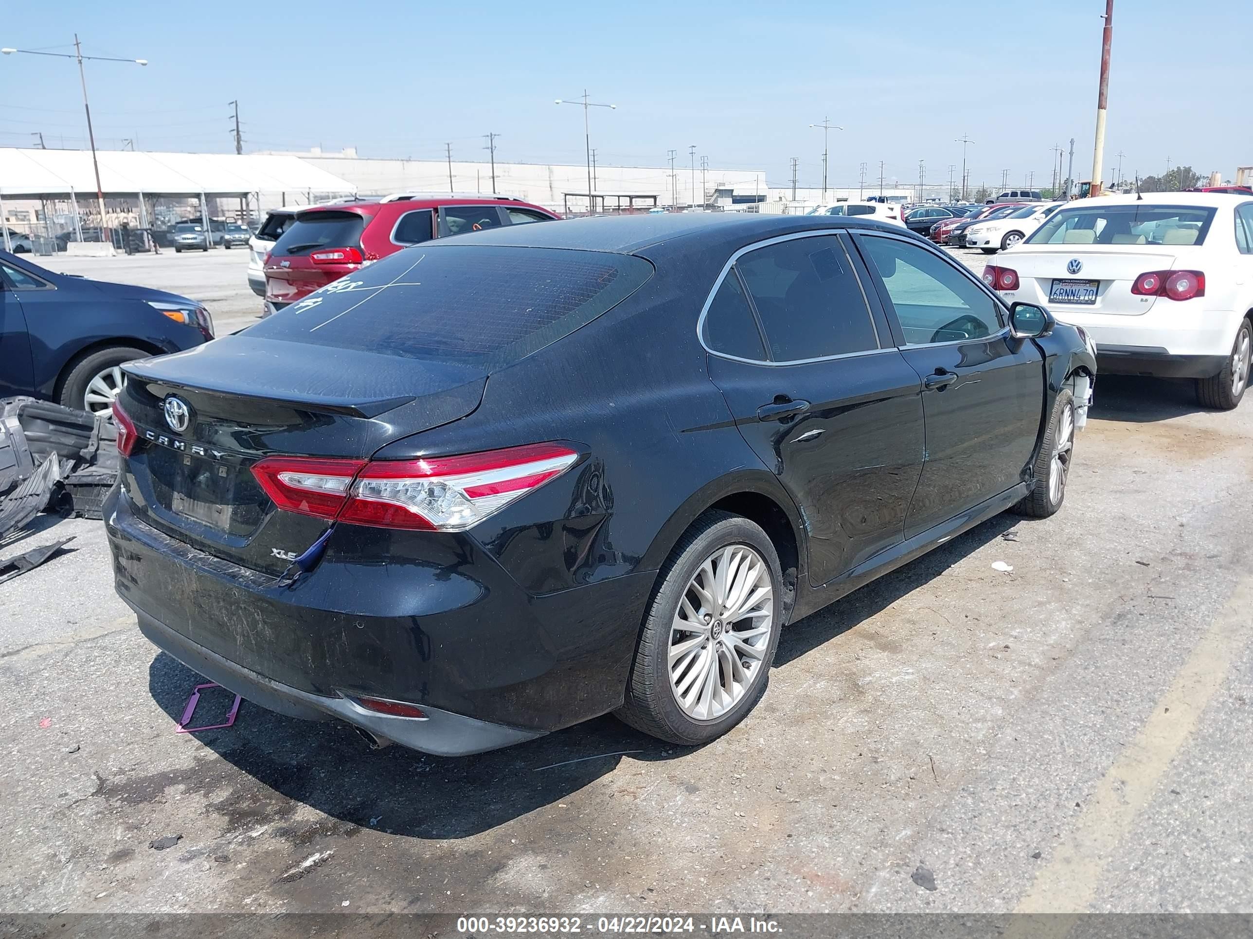 Photo 3 VIN: 4T1B11HK6JU064390 - TOYOTA CAMRY 