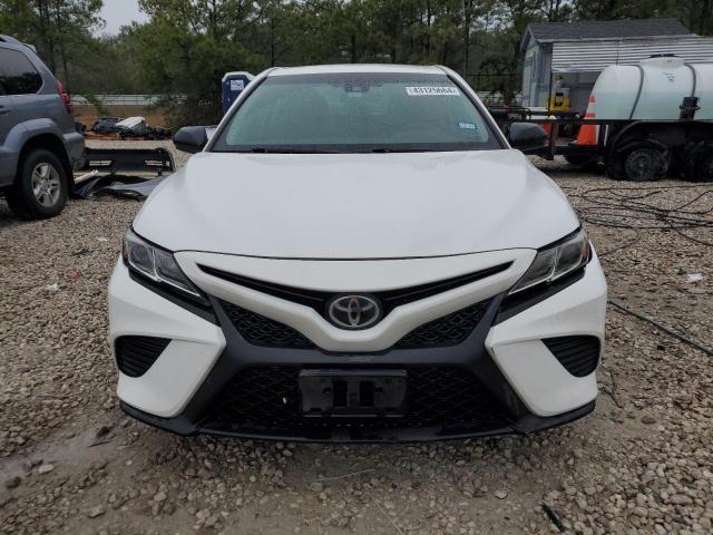 Photo 4 VIN: 4T1B11HK6JU069556 - TOYOTA CAMRY 