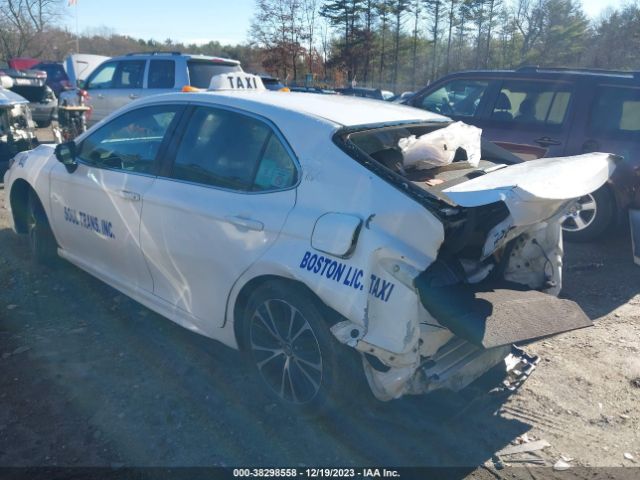 Photo 2 VIN: 4T1B11HK6JU072991 - TOYOTA CAMRY 