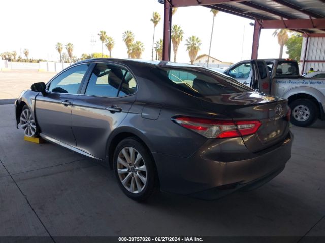 Photo 2 VIN: 4T1B11HK6JU102670 - TOYOTA CAMRY 