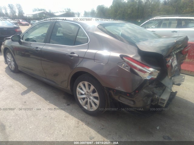 Photo 2 VIN: 4T1B11HK6JU107657 - TOYOTA CAMRY 