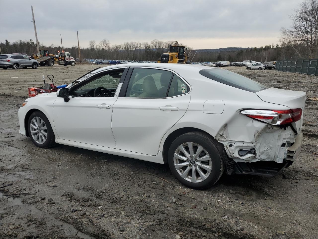 Photo 1 VIN: 4T1B11HK6JU108954 - TOYOTA CAMRY 