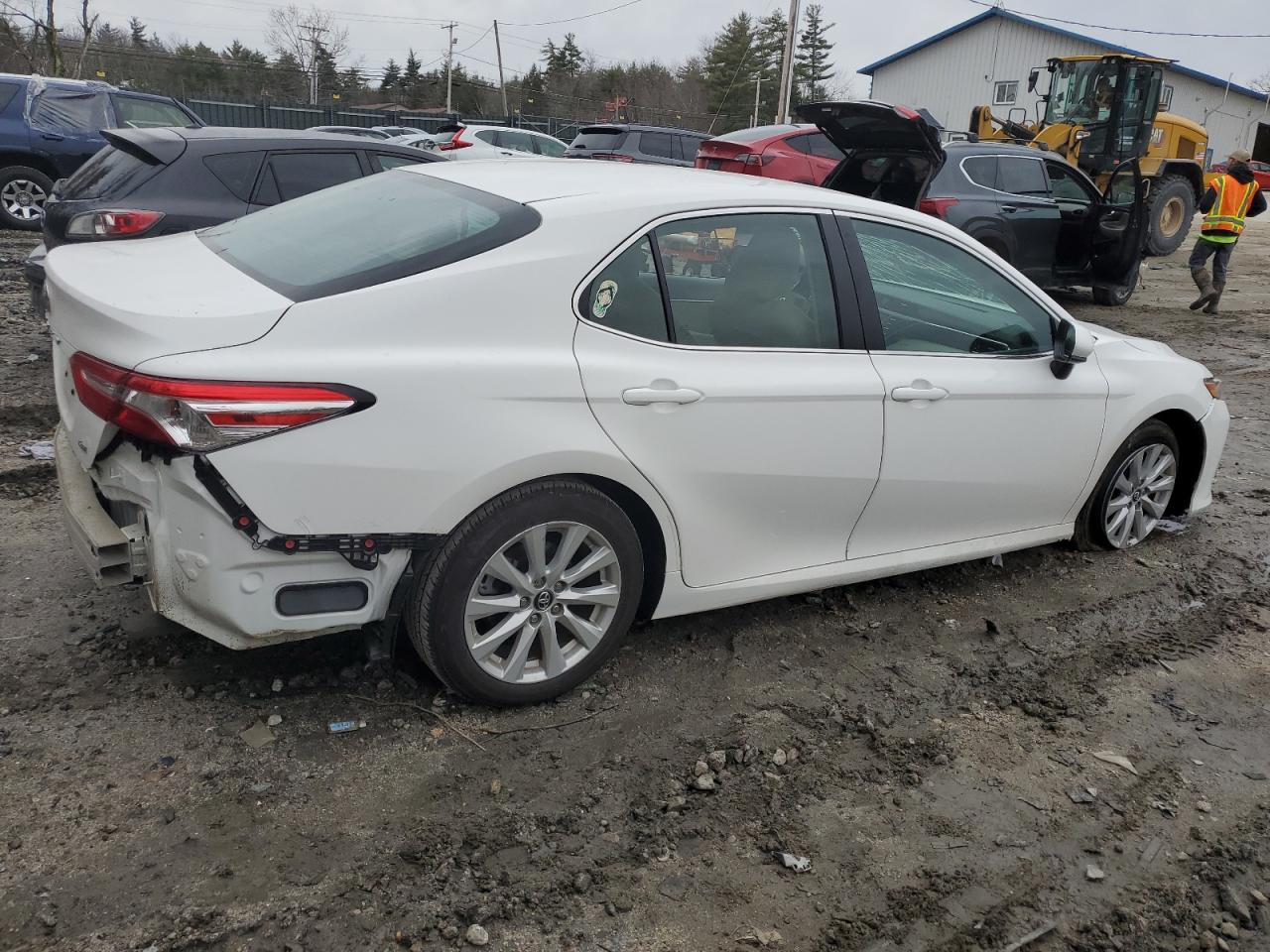 Photo 2 VIN: 4T1B11HK6JU108954 - TOYOTA CAMRY 