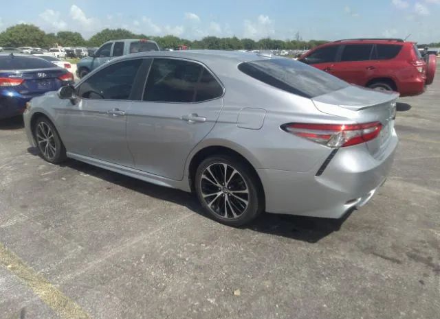 Photo 2 VIN: 4T1B11HK6JU110171 - TOYOTA CAMRY 