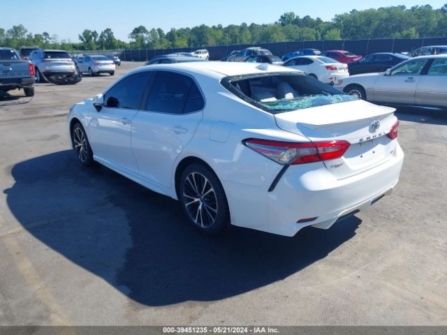 Photo 2 VIN: 4T1B11HK6JU110428 - TOYOTA CAMRY 