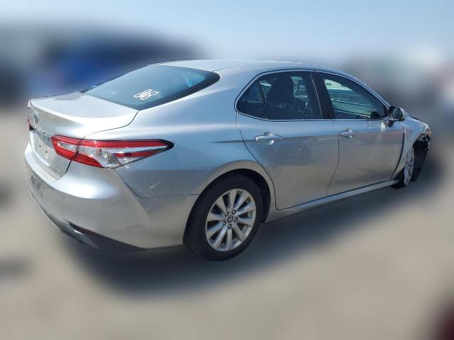 Photo 2 VIN: 4T1B11HK6JU114494 - TOYOTA CAMRY 