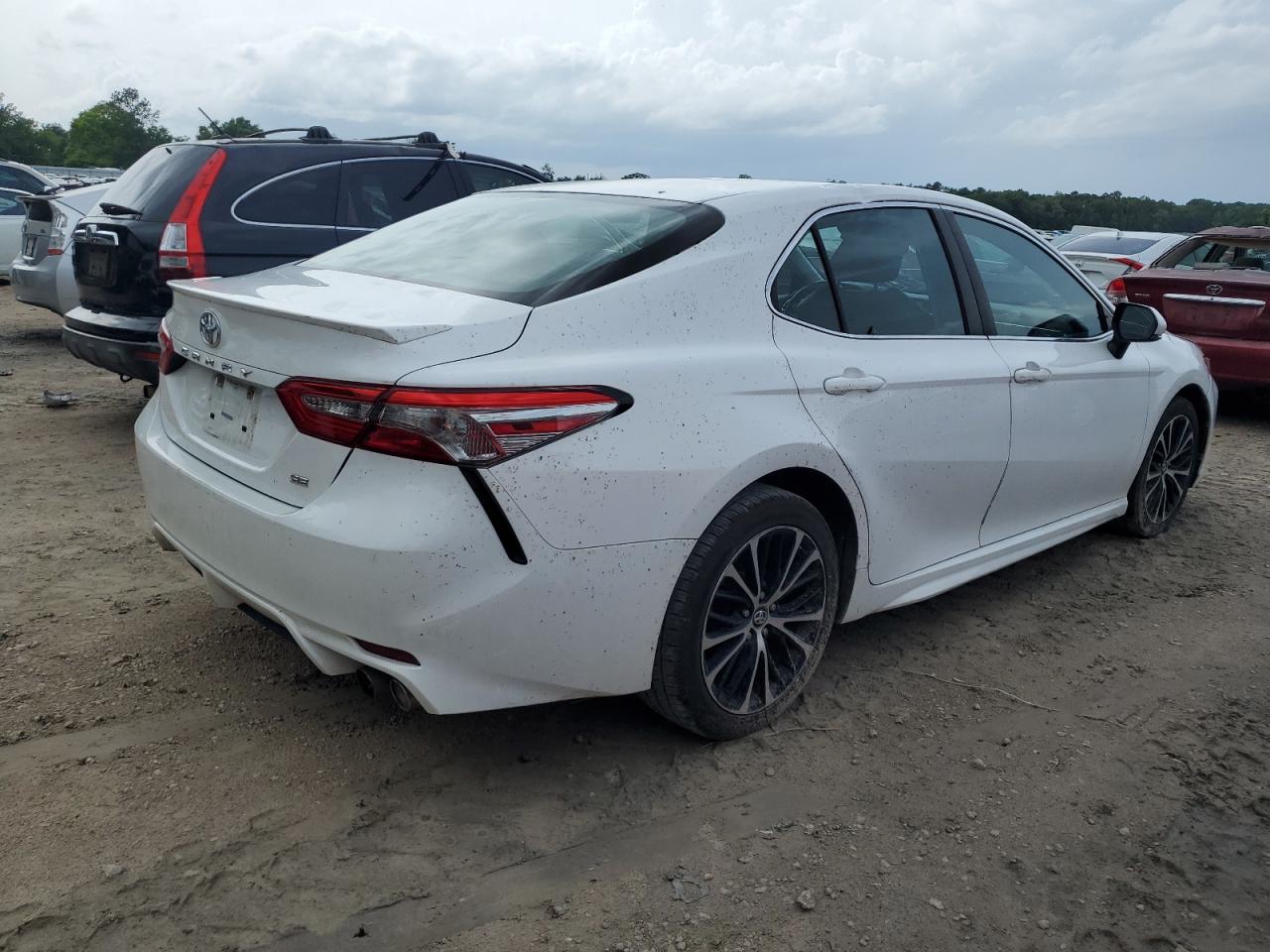 Photo 2 VIN: 4T1B11HK6JU121462 - TOYOTA CAMRY 