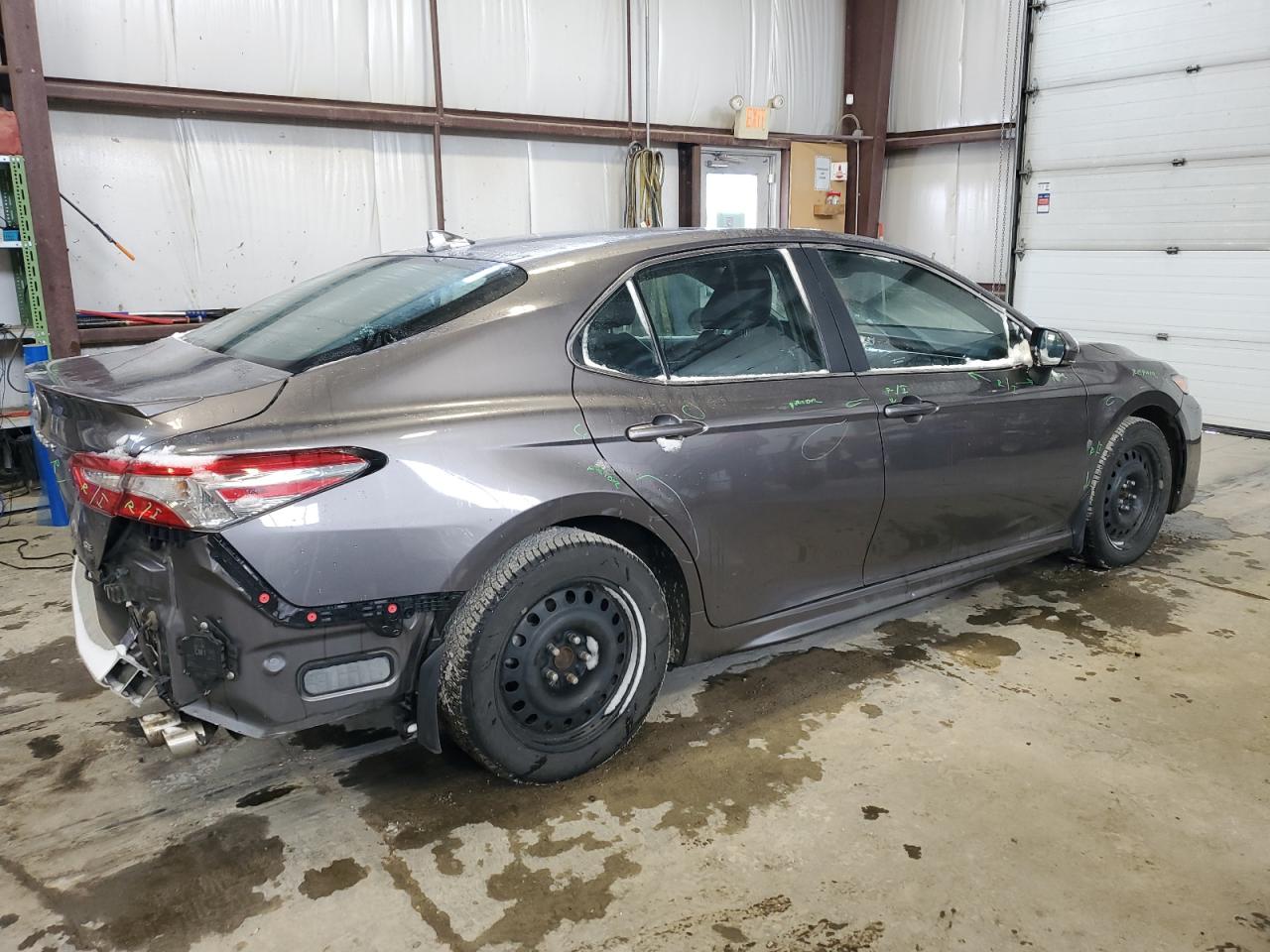 Photo 2 VIN: 4T1B11HK6JU124975 - TOYOTA CAMRY 