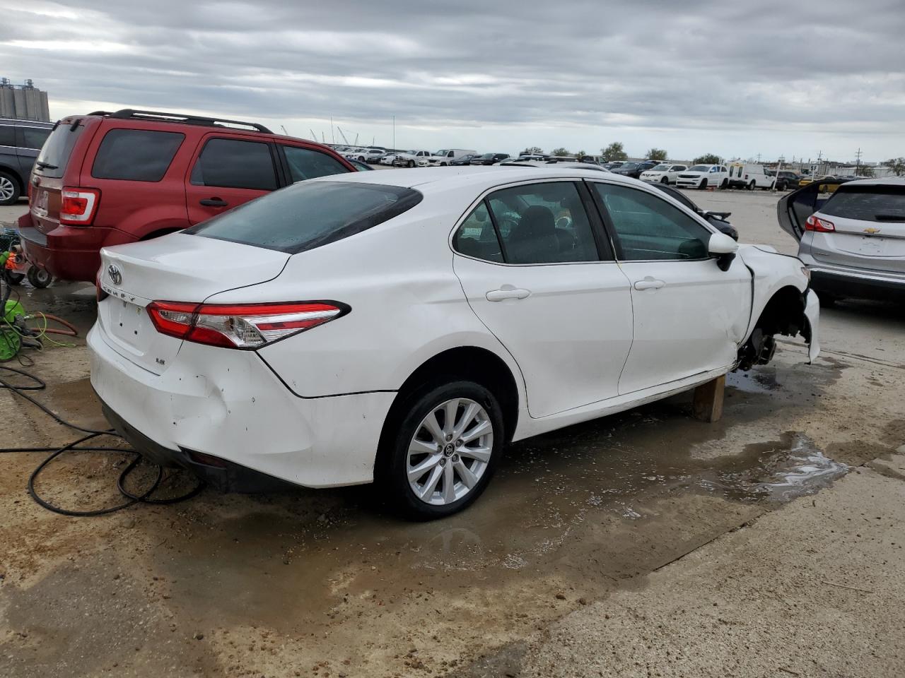 Photo 2 VIN: 4T1B11HK6JU127410 - TOYOTA CAMRY 