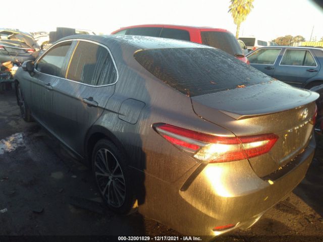 Photo 2 VIN: 4T1B11HK6JU139850 - TOYOTA CAMRY 