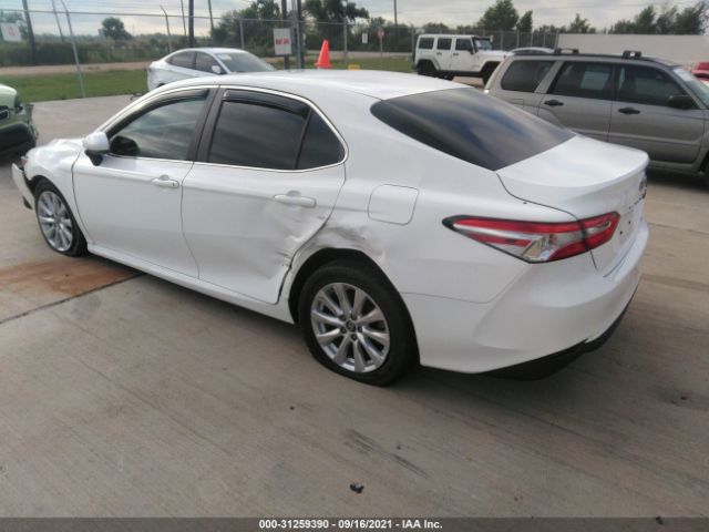 Photo 2 VIN: 4T1B11HK6JU553842 - TOYOTA CAMRY 