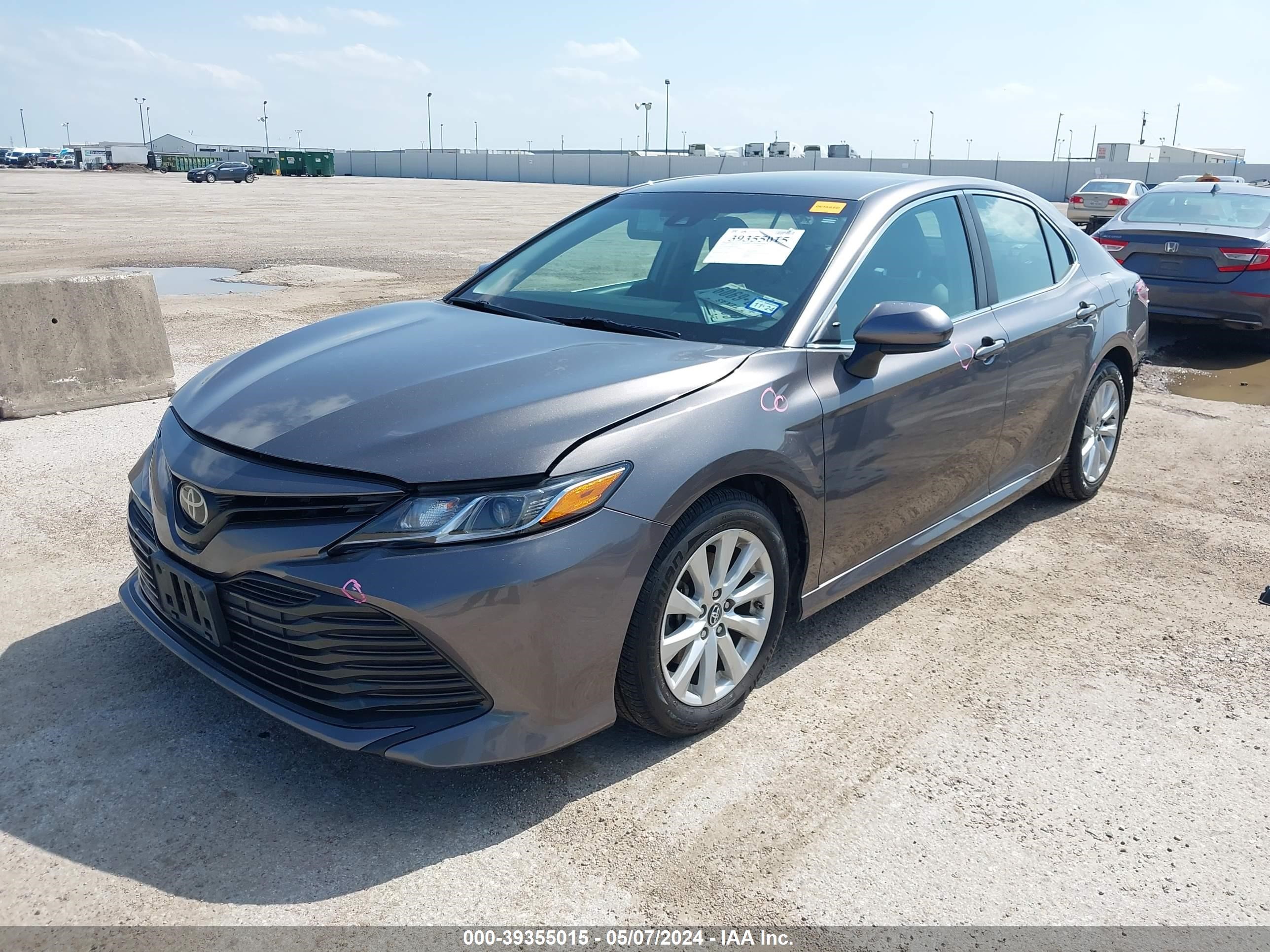 Photo 1 VIN: 4T1B11HK6JU584850 - TOYOTA CAMRY 