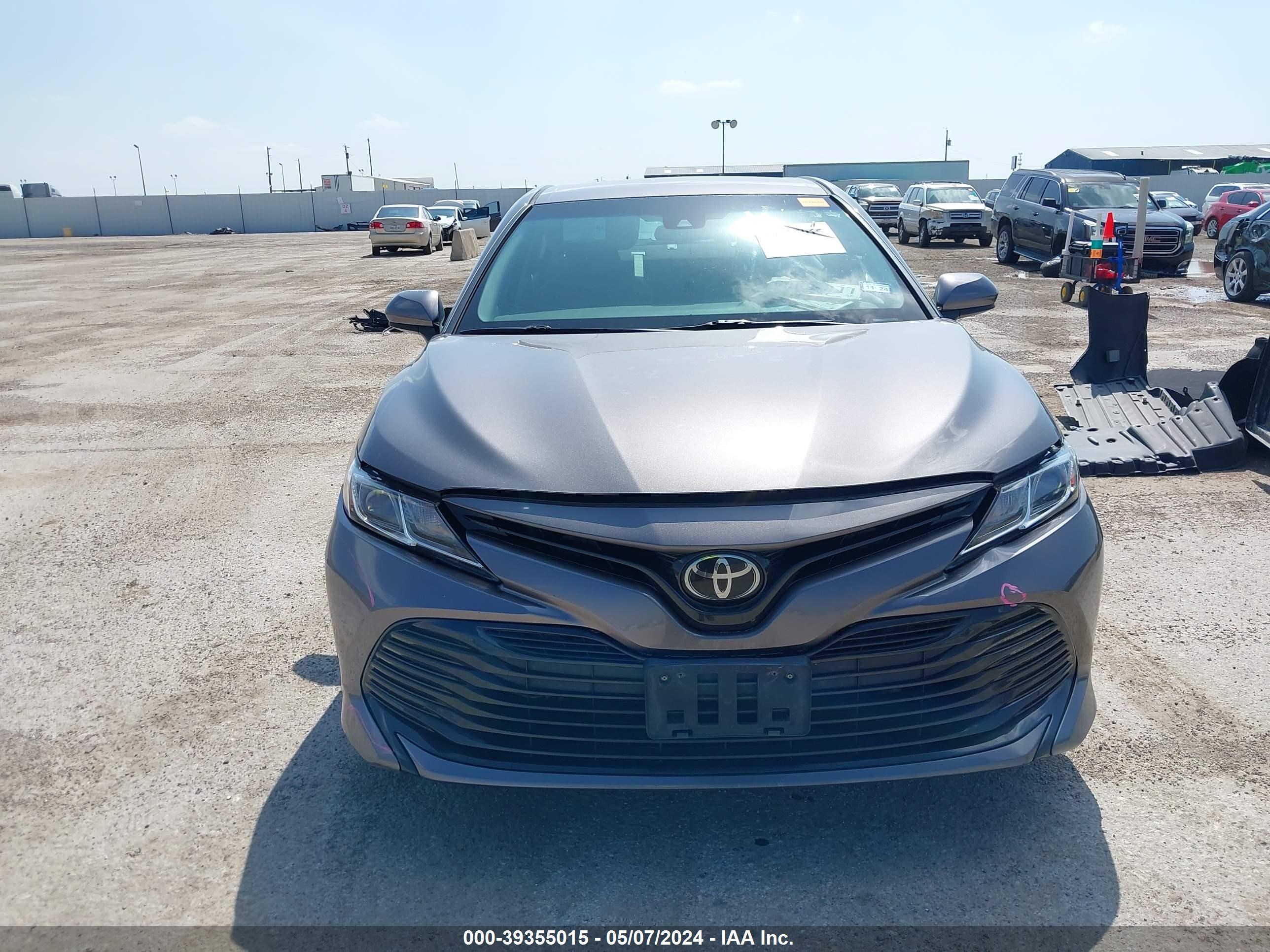 Photo 10 VIN: 4T1B11HK6JU584850 - TOYOTA CAMRY 