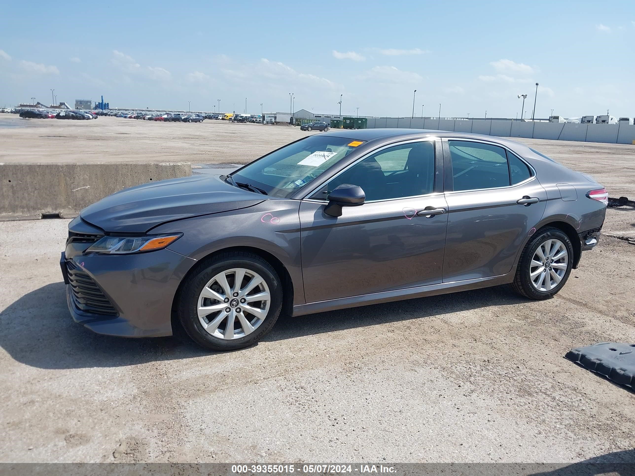 Photo 12 VIN: 4T1B11HK6JU584850 - TOYOTA CAMRY 