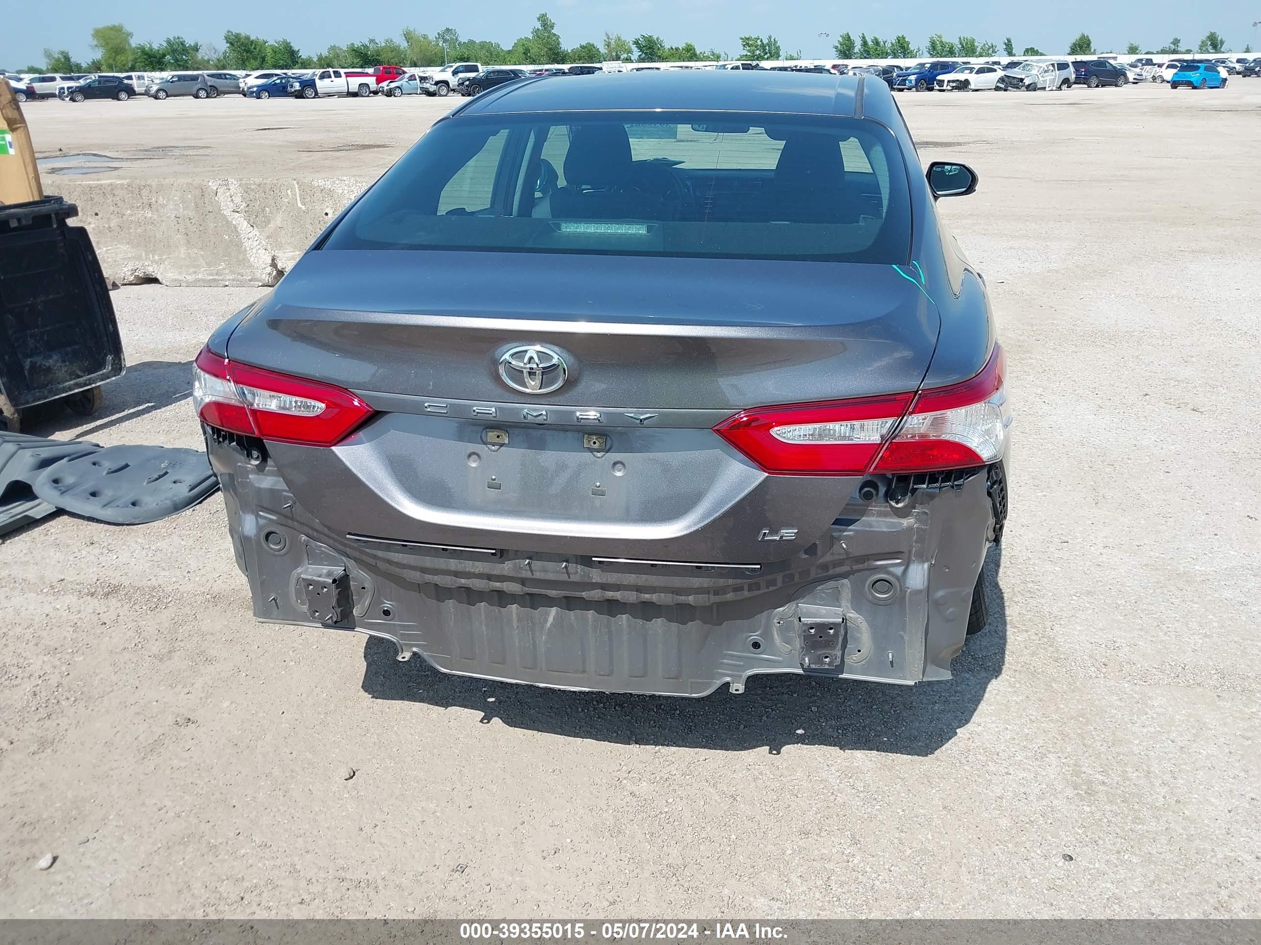 Photo 4 VIN: 4T1B11HK6JU584850 - TOYOTA CAMRY 