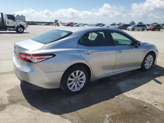 Photo 2 VIN: 4T1B11HK6JU590647 - TOYOTA CAMRY 