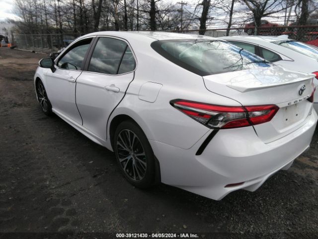 Photo 2 VIN: 4T1B11HK6JU601615 - TOYOTA CAMRY 