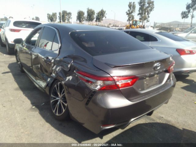 Photo 2 VIN: 4T1B11HK6JU603610 - TOYOTA CAMRY 