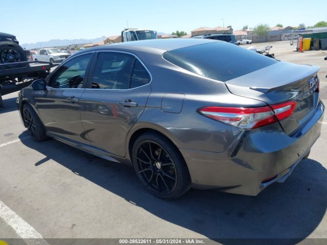 Photo 2 VIN: 4T1B11HK6JU611383 - TOYOTA CAMRY 