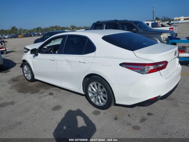 Photo 2 VIN: 4T1B11HK6JU613537 - TOYOTA CAMRY 