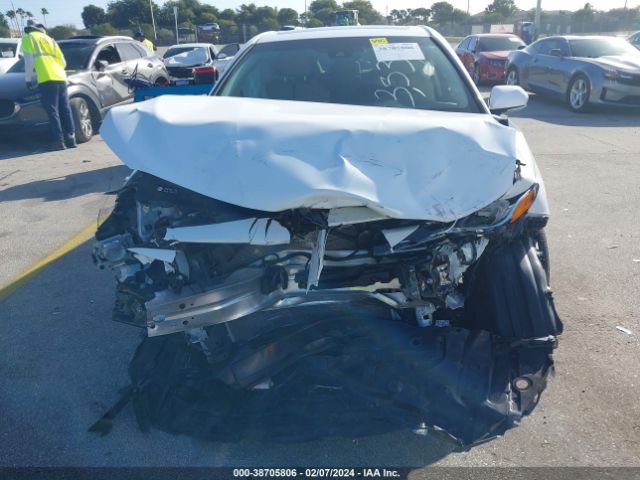 Photo 5 VIN: 4T1B11HK6JU613537 - TOYOTA CAMRY 