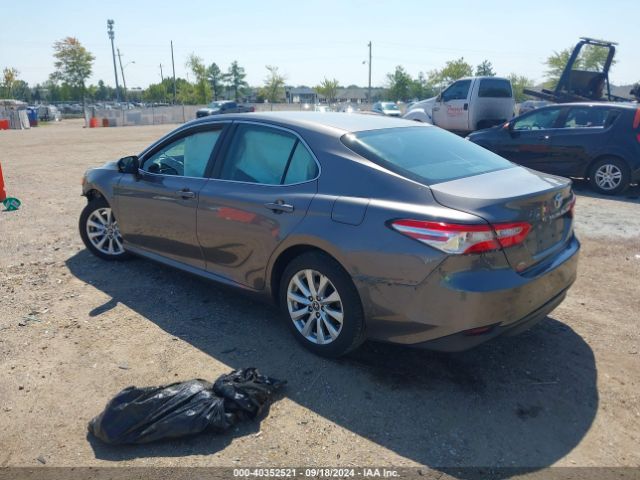 Photo 2 VIN: 4T1B11HK6JU614994 - TOYOTA CAMRY 