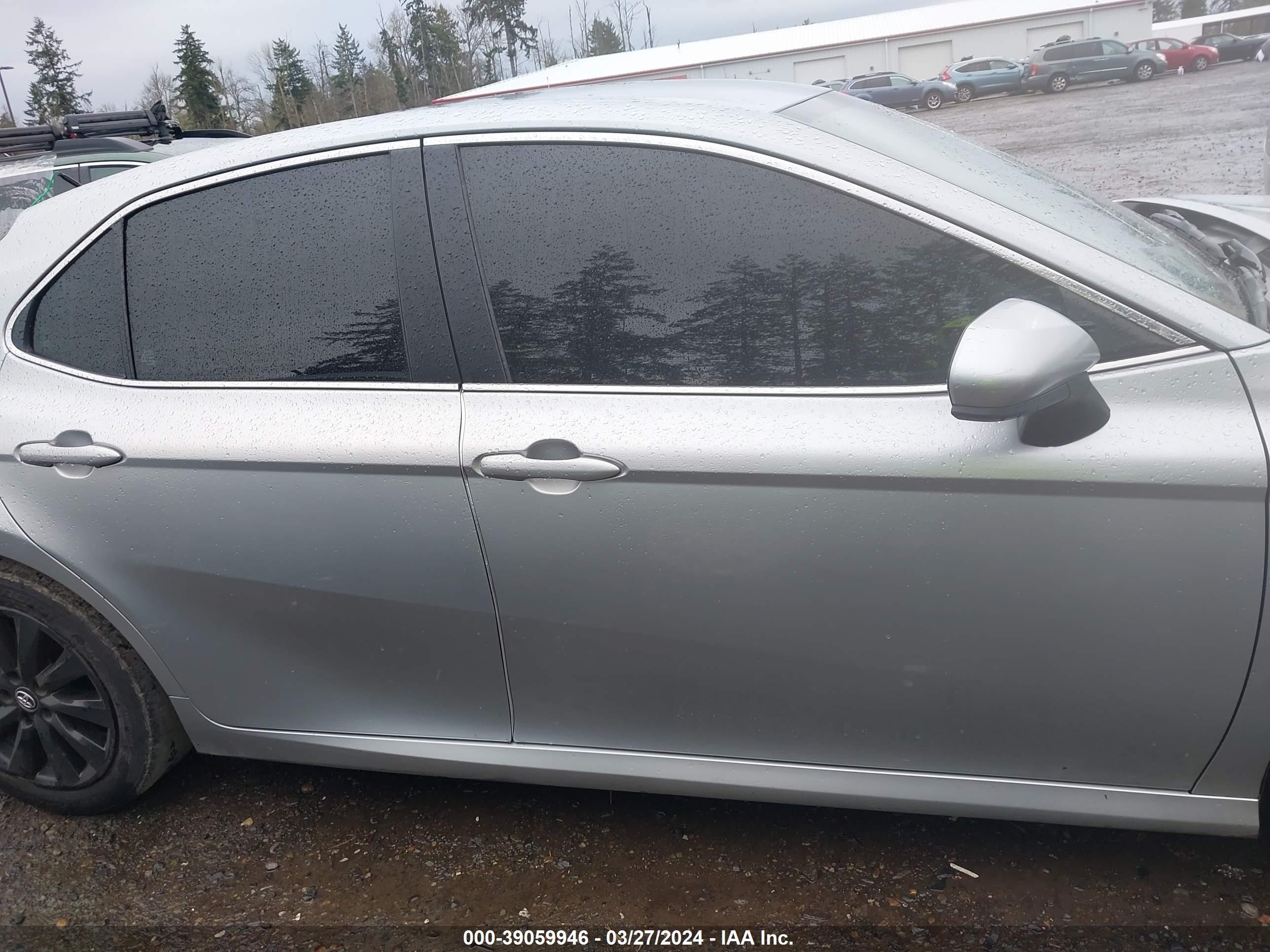 Photo 12 VIN: 4T1B11HK6JU618849 - TOYOTA CAMRY 