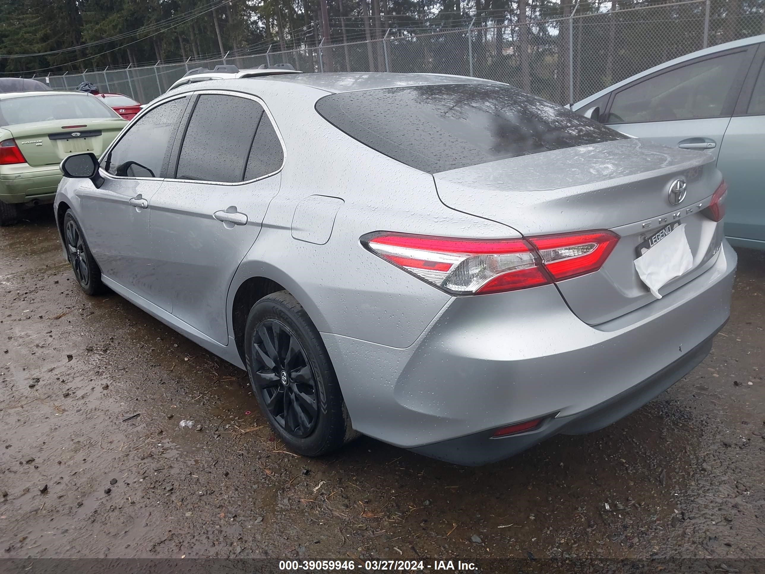 Photo 2 VIN: 4T1B11HK6JU618849 - TOYOTA CAMRY 