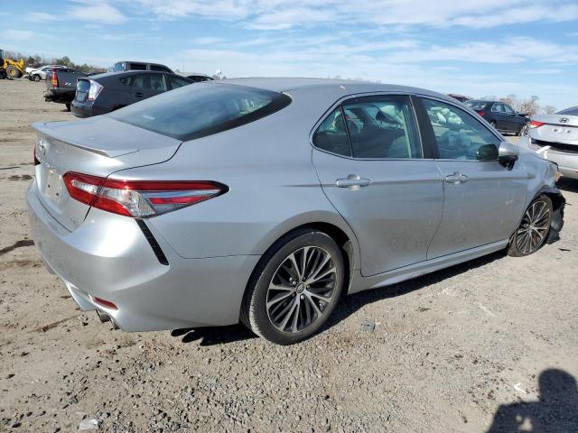 Photo 2 VIN: 4T1B11HK6JU632119 - TOYOTA CAMRY 