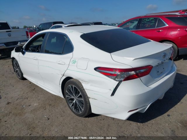 Photo 2 VIN: 4T1B11HK6JU635117 - TOYOTA CAMRY 