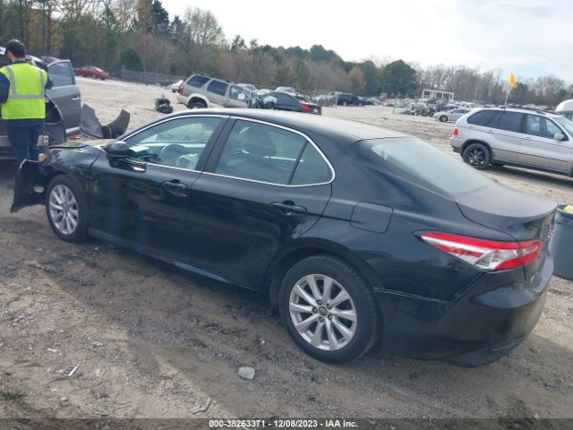 Photo 2 VIN: 4T1B11HK6JU648739 - TOYOTA CAMRY 