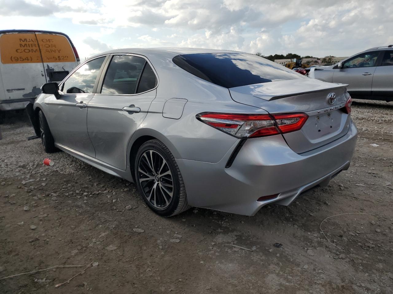 Photo 1 VIN: 4T1B11HK6JU660079 - TOYOTA CAMRY 