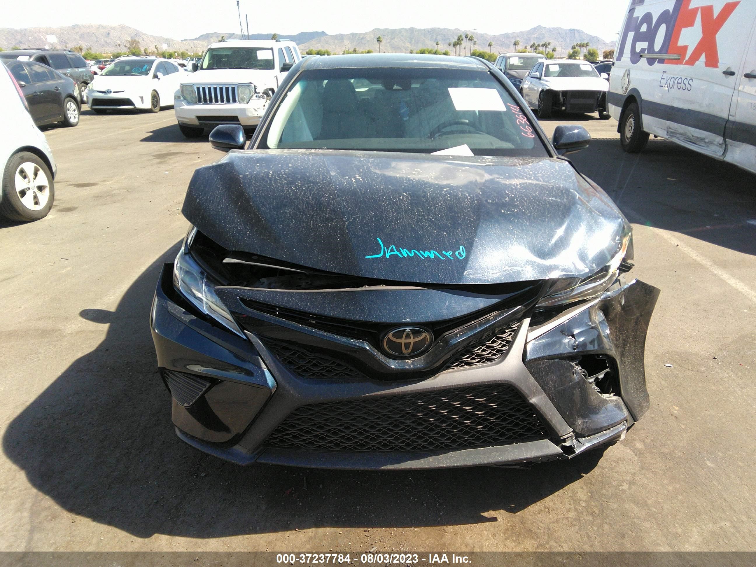 Photo 11 VIN: 4T1B11HK6JU663614 - TOYOTA CAMRY 