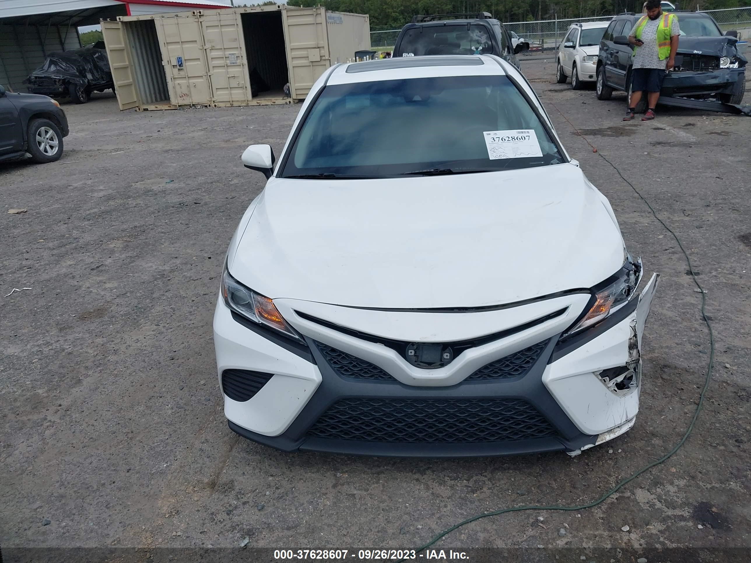 Photo 11 VIN: 4T1B11HK6KU210224 - TOYOTA CAMRY 