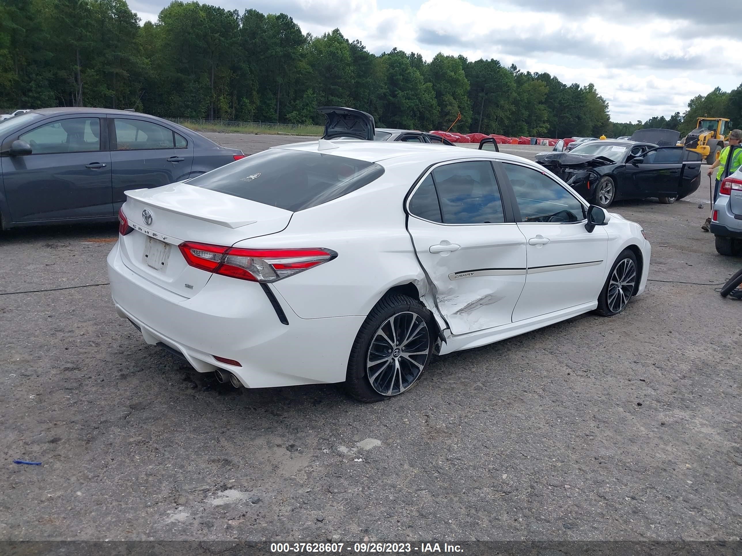 Photo 3 VIN: 4T1B11HK6KU210224 - TOYOTA CAMRY 