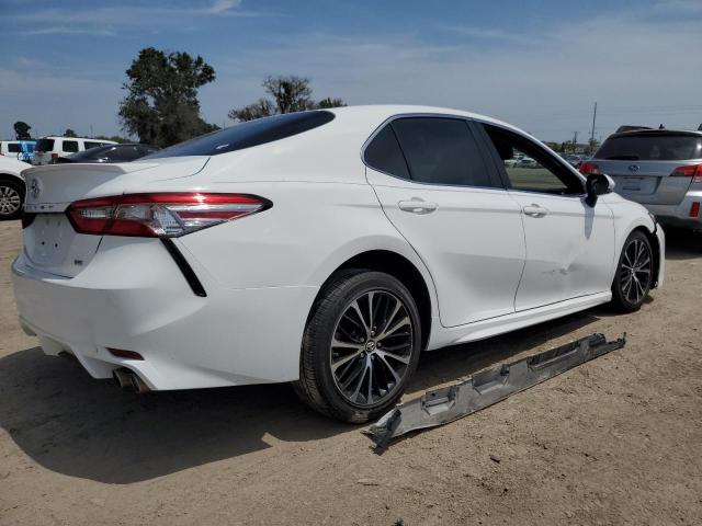 Photo 2 VIN: 4T1B11HK7JU011942 - TOYOTA CAMRY 